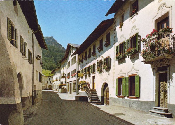 Santa Maria im Münstertal Dorfpartie gegen Piz Mezdi