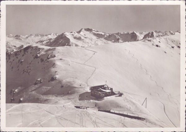 Weisshorn - Sattelhütte. Blick Brüggerhorn-Weissfluh. 1946