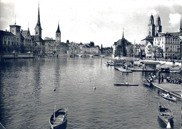 Zürich. Blick v. Quaibrücke auf Grossmünster Vorderseite