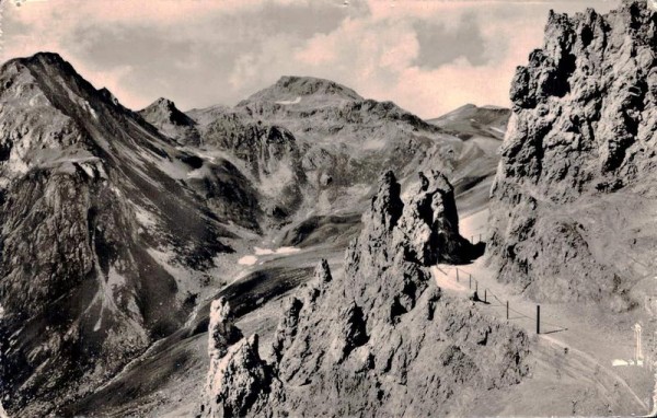 Am Felsenweg Strelapass-Hauptertäli. Blick auf Weissfluh u. Weissfluhjoch. Vorderseite