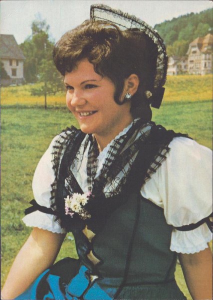 Sonntagstracht Vorderseite