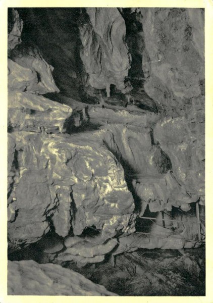 Beatushöhlen, Treppenkluft Vorderseite