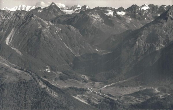 Bergün und Latsch gegen Bernina-Gruppe u. Piz Piramida Vorderseite