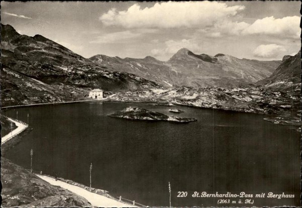 St.Bernhardino-pass mit Berghaus Vorderseite