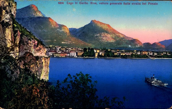 Lago di Garda. Riva, veduta generale della strada del Ponale
