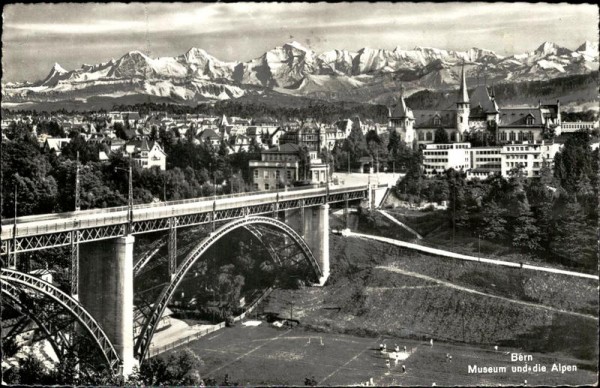 Bern - Museum und die Alpen Vorderseite