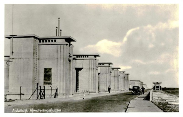 Afsluitdijk, Afwateringssluizen Vorderseite