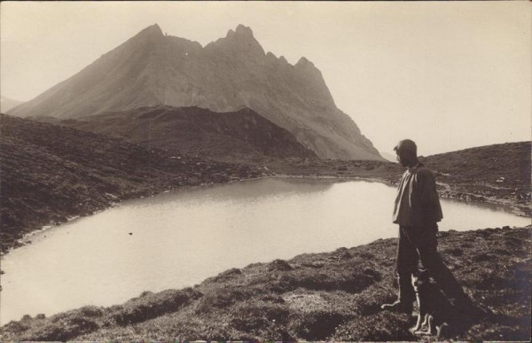 unbekannter See in den Bergen Vorderseite