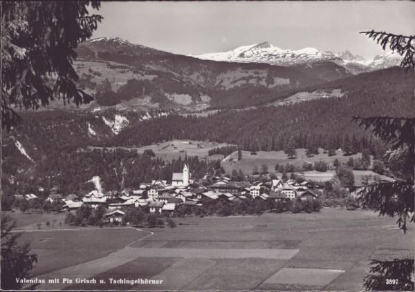 Valendas mit Piz Grisch und Tschingelhörner