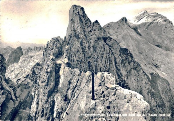 "Felsenstübli" am Lysengratweg mit Blick auf den Säntis Vorderseite