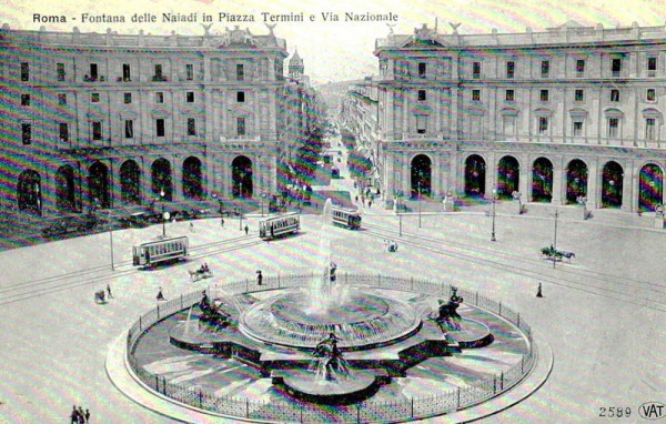 Trevi-Brunnen (Rom) Vorderseite