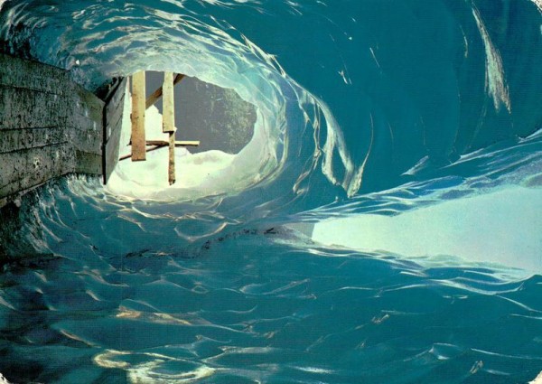 Eisgrotte im Rhonegletscher Vorderseite