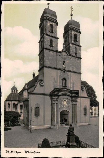 unbekannte Kirche Vorderseite