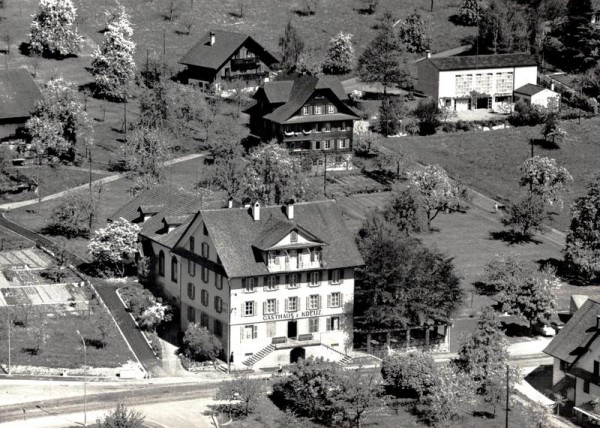 Hotel Kreuz, Meggen a. Vierwaldstättersee  -  Flugaufnahmen Vorderseite