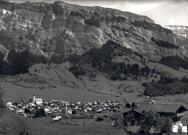 Flims Dorf mit Flimserstein Vorderseite