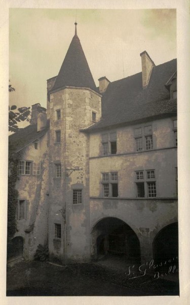 Le Cour, Château de Gruyères Vorderseite