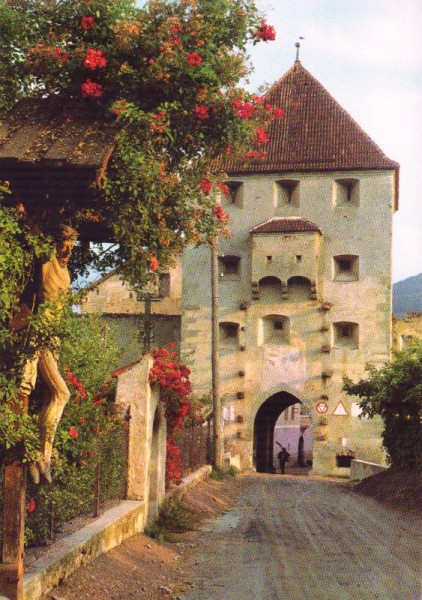 Glorenza: la Porta Malles della cinta muraria urbana