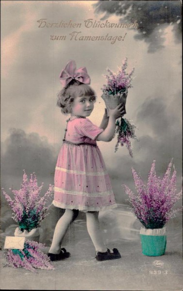 Herzlichen Glückwunsch zum Namenstage - Ein Mädchen mit Blumen Vorderseite