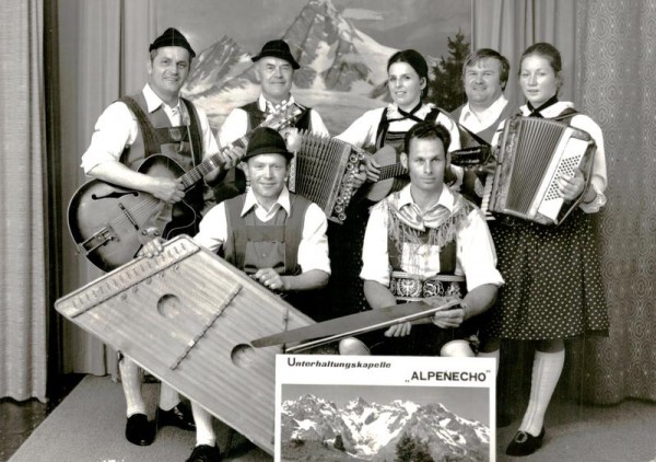 Unterhaltungskapelle Alpenecho Vorderseite