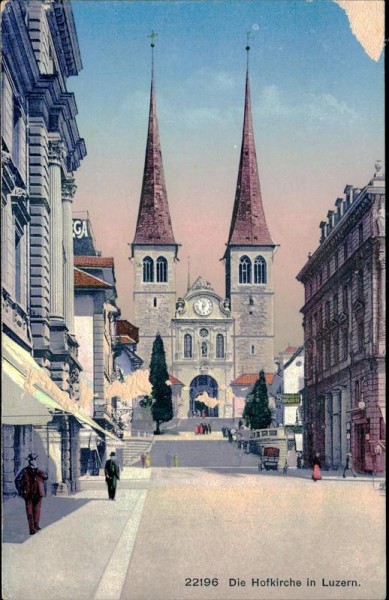 Die Hofkirche in Luzern. Vorderseite