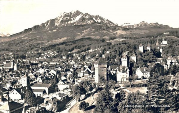 Luzern, Museggtürme mit Pilatus Vorderseite