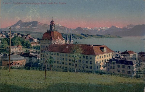 Luzern, Unfallversicherungsgebäude und die Alpen Vorderseite