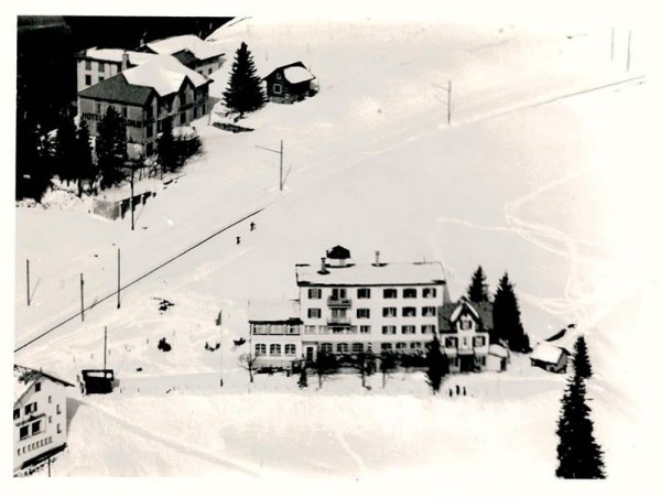 6410 Rigi Staffel, Restaurant Bahnhöfli /Hintergrund: Hotel Felchlin, Kulmweg 1 Vorderseite