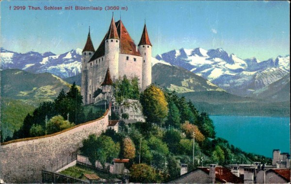 Thun. Schloss mit Blüemlisalp (3669 m) Vorderseite