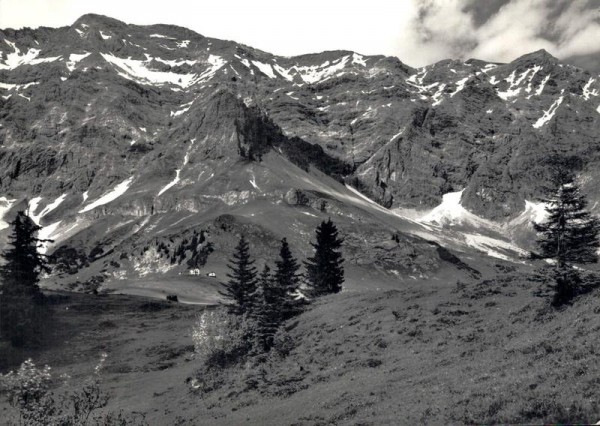 Scesaplana-Hütte mit Scesaplana-Gipfel Vorderseite