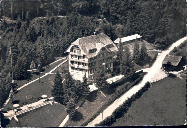 Kurhotel Waldheim ob Mels mit seinen Weg und Waldanlagen Vorderseite