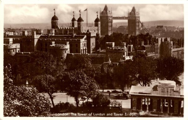 London, The Tower of London and Tower Bridge  Vorderseite