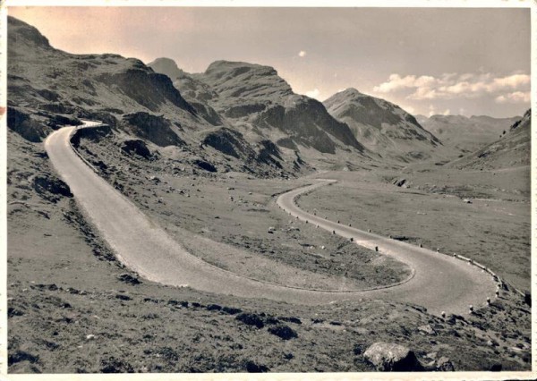 Julier-Strasse mit Blick gegen Roccabella und Septimer Vorderseite