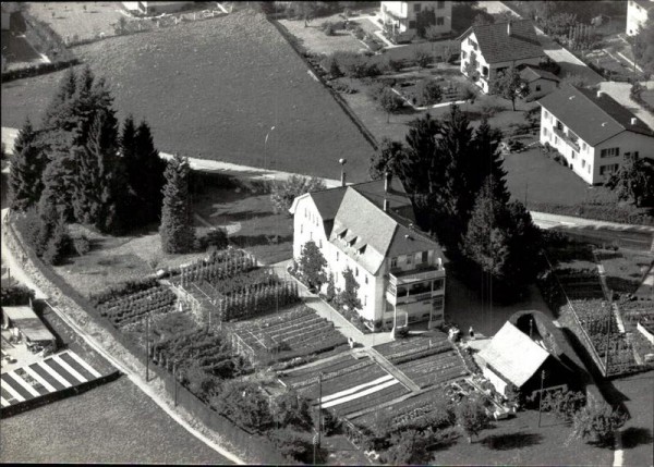 Pfäffikon, Altersheim Neuhof, Flugaufnahme Vorderseite