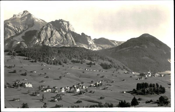 Wildhaus mit Schafberg (1782 m) Vorderseite