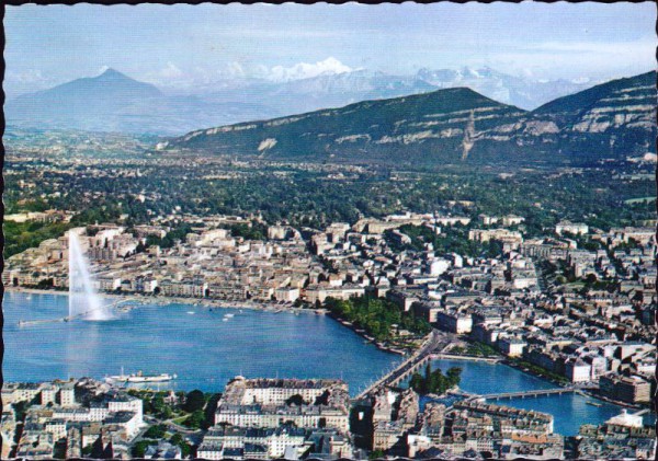 Genève - Vue aérienne de la Ville et la Chaîne du Mont Blanc (4810m)