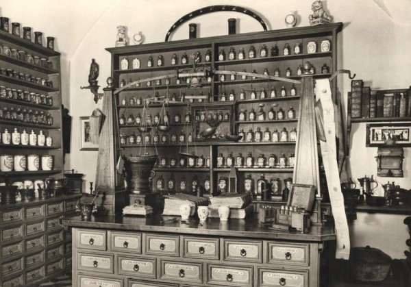 Zürich. Schweiz. Landesmuseum. Apotheke Benediktinerabtei Muri Vorderseite