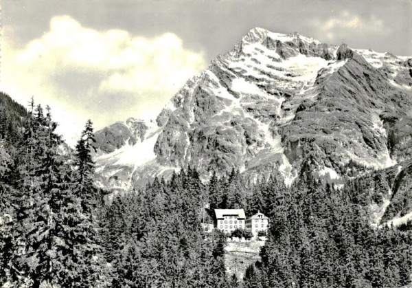 Maderanertal, Kurhaus mit Düssistock Vorderseite