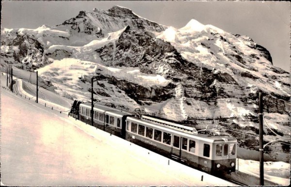 Jungfraubahn mit Jungfrau Vorderseite