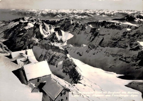 Säntisgipfel. Berghotel mit Marwies, Hoher Kasten, Allgäuer- und Vorarlberger-Alpen Vorderseite