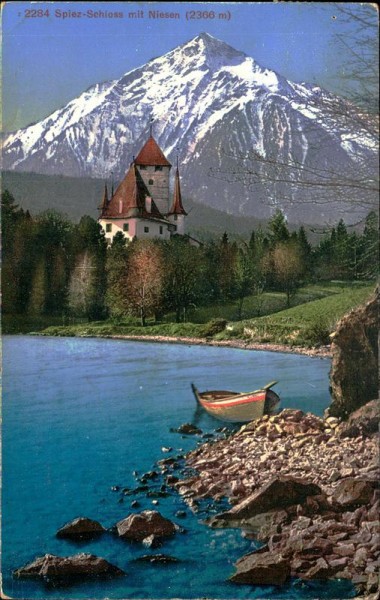Schloss Spiez mit Niesen (2366 m) Vorderseite