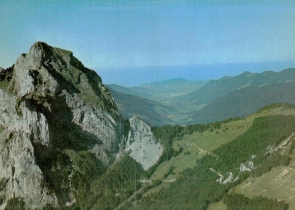 Berggasthaus Holzegg, Alpthal SZ - Flugaufnahmen Vorderseite