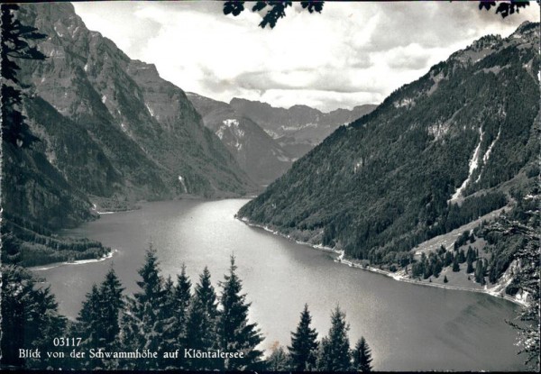 Blick von der Schwammhöhe auf Klöntalersee Vorderseite