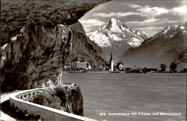 Axenstrasse mit Flüelen und Bristenstock Vorderseite