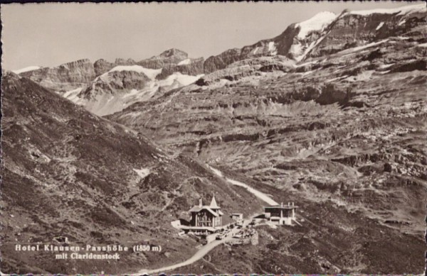 Hotel Klausen-Passhöhe mit Claridenstock