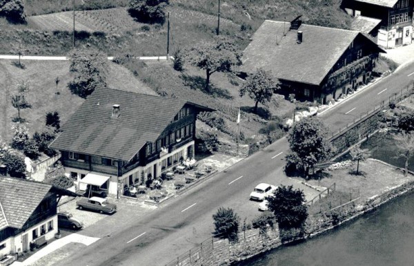Gasthaus Hirschen, Eblingen am Brienzersee  -  Flugaufnahmen Vorderseite