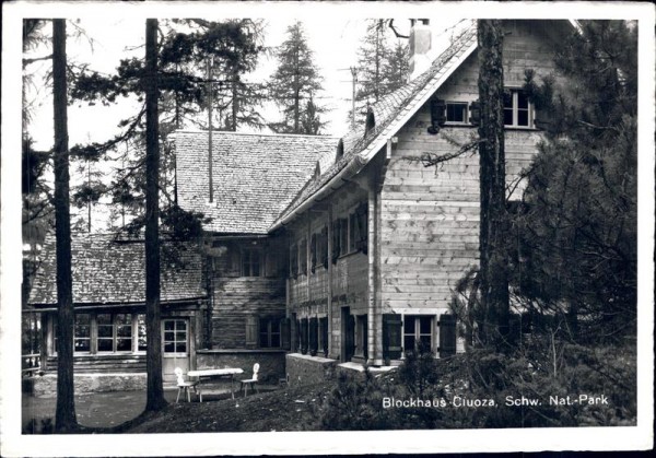 Blockhaus-Chamanna Cluozza Vorderseite