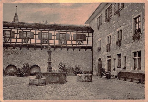 Schloss Kyburg, Schlosshof mit Wehrgang Vorderseite