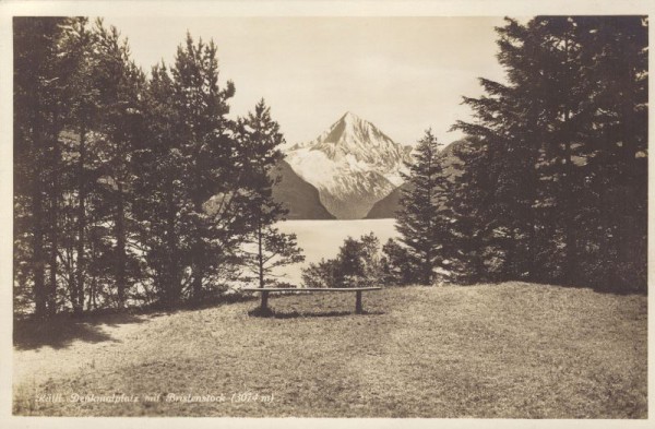 Rütli Denkmalplatz mit Bristenstock (3074 m)