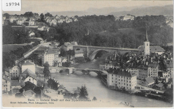 Bern - Untere Stadt mit den Nydeckbrücke