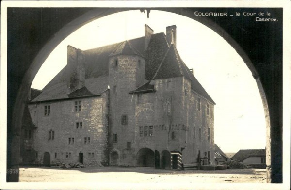 Colombier - La Cour de la Caserne Vorderseite